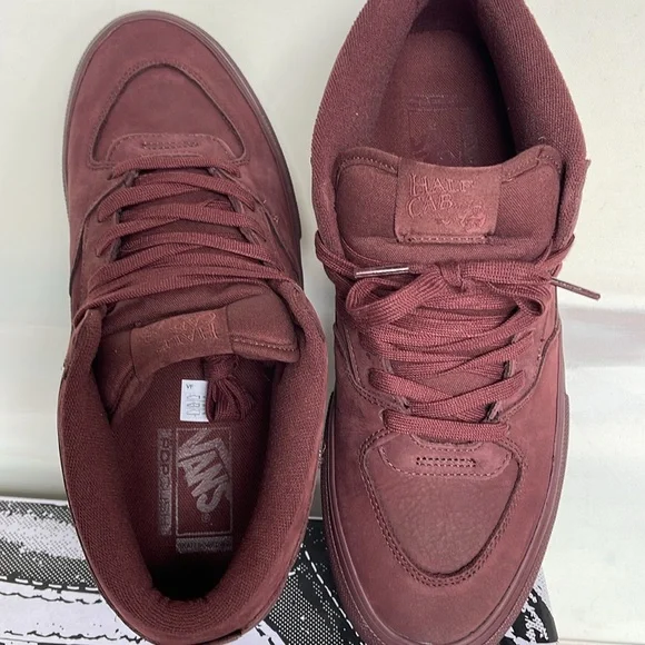 Vans Men’s Skate Half Cab
Mono Chocolate
VNDASFCDCHC
Sneakers - Picture 13 of 16